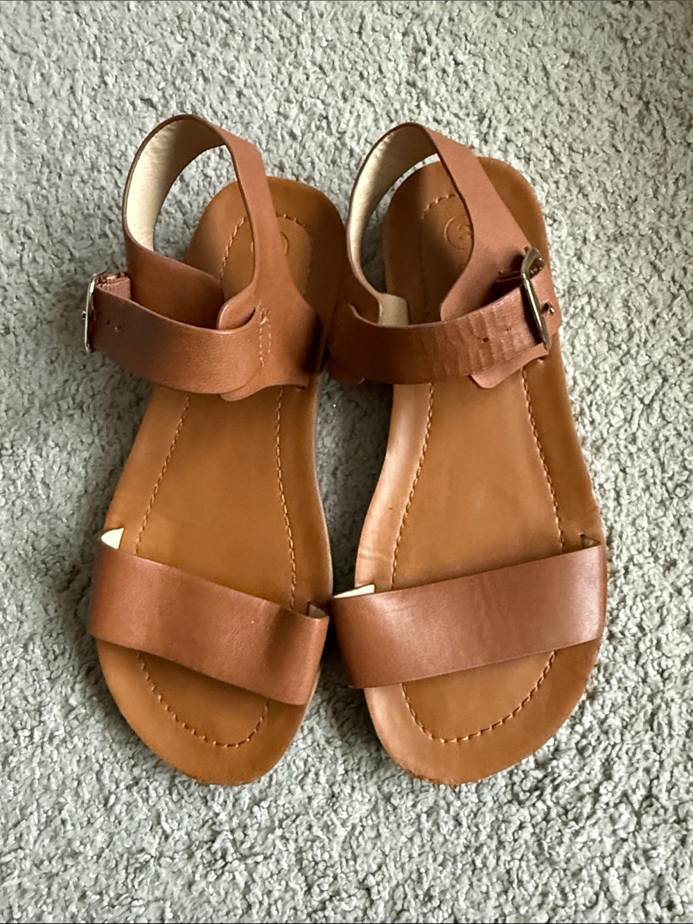 Gently worn Cat & Jack Girls Tan Brown Leather-Look Strap Sandals